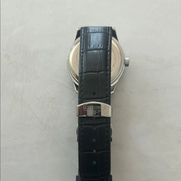 Longines Silver and Black Watch (quartz brand new battery) - Picture 2 of 4